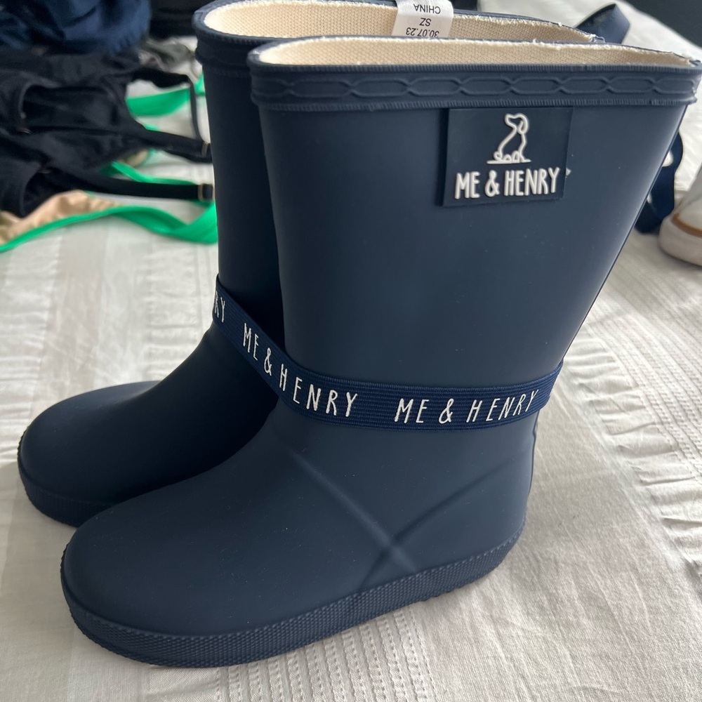 Super cute rain boots